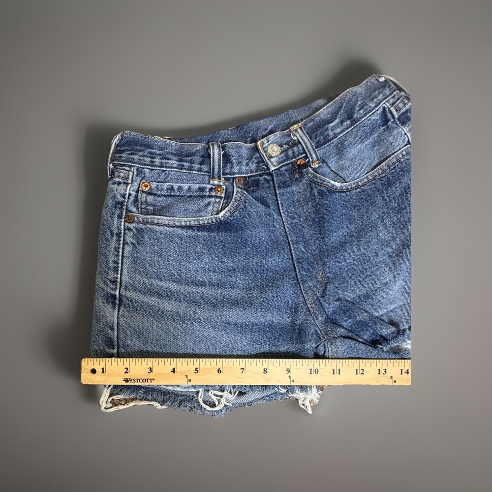 Women’s Size 26 Vintage Levi Cutoffs. Crisp, Clean. The Perfect Denim Shorts. - Picture 4 of 11